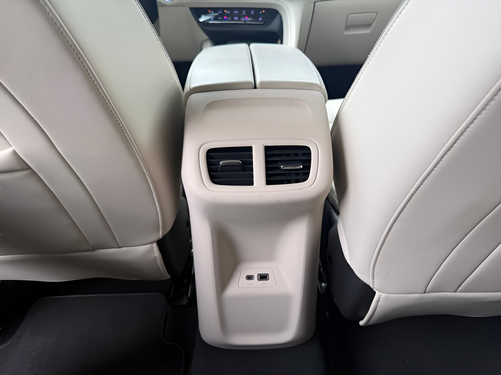 Used 2021 Red Buick Essence image 12