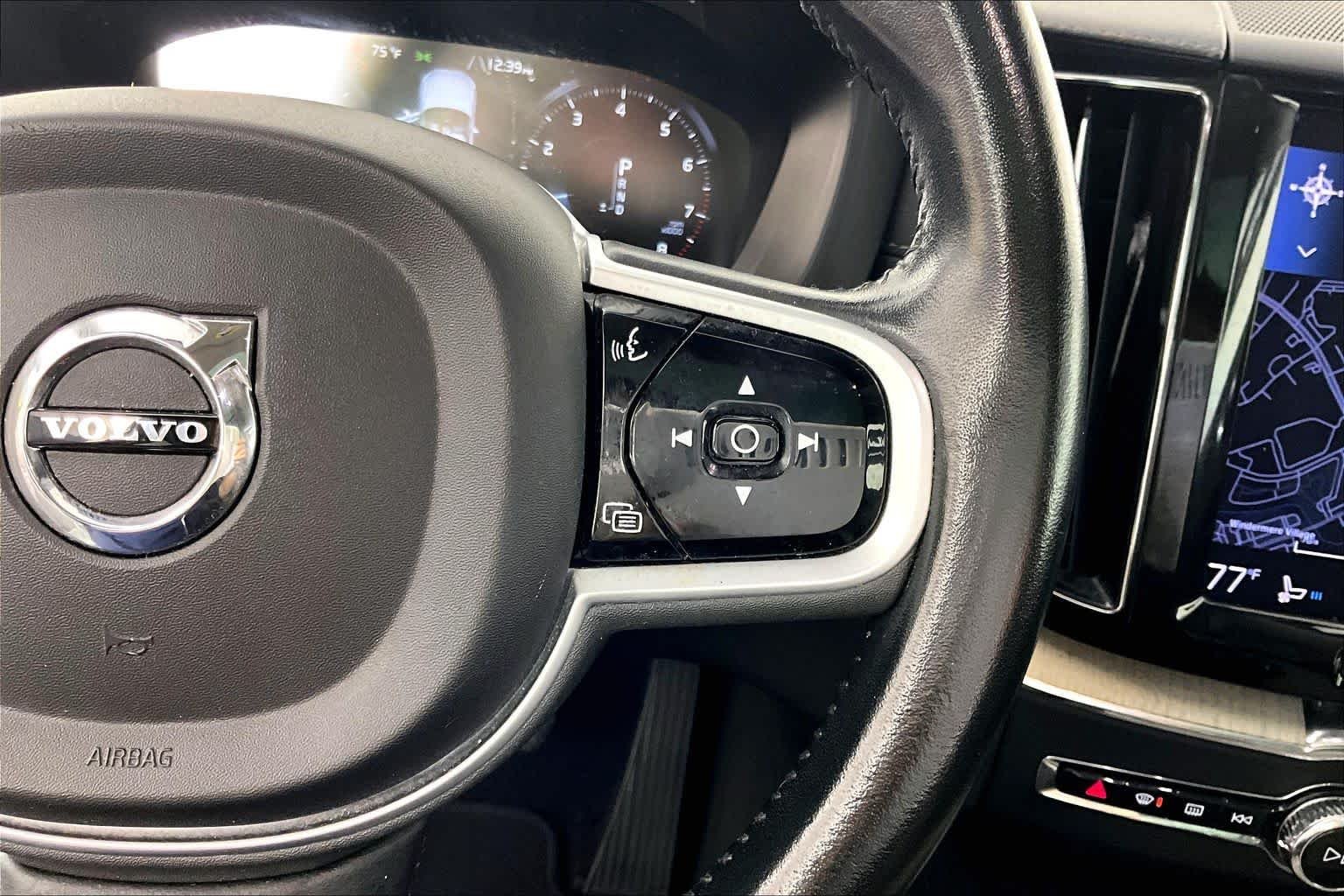 Used 2021 Bright Silver Metallic Volvo Inscription image 23