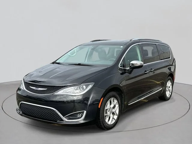 2020 Chrysler Pacifica Limited's photo