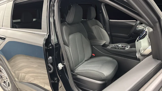New 2026 Diamond Black Crystal Pearl-Coat Exterior Paint Jeep Laredo image 24