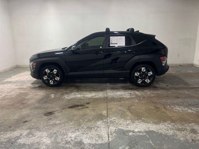 Used 2025 Black Hyundai SEL image 5