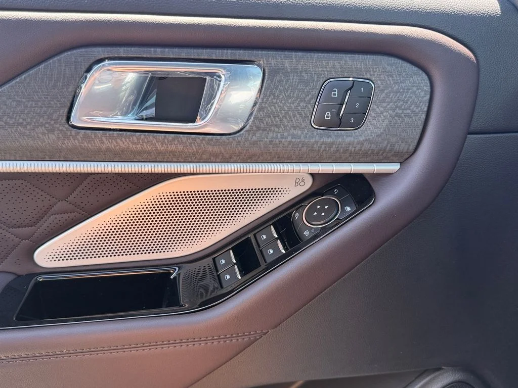 New 2026 Agate Black Metallic Ford Platinum™ image 17