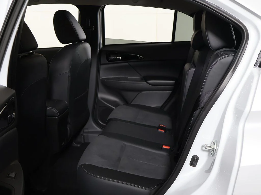 New 2026 White Mitsubishi SE image 31