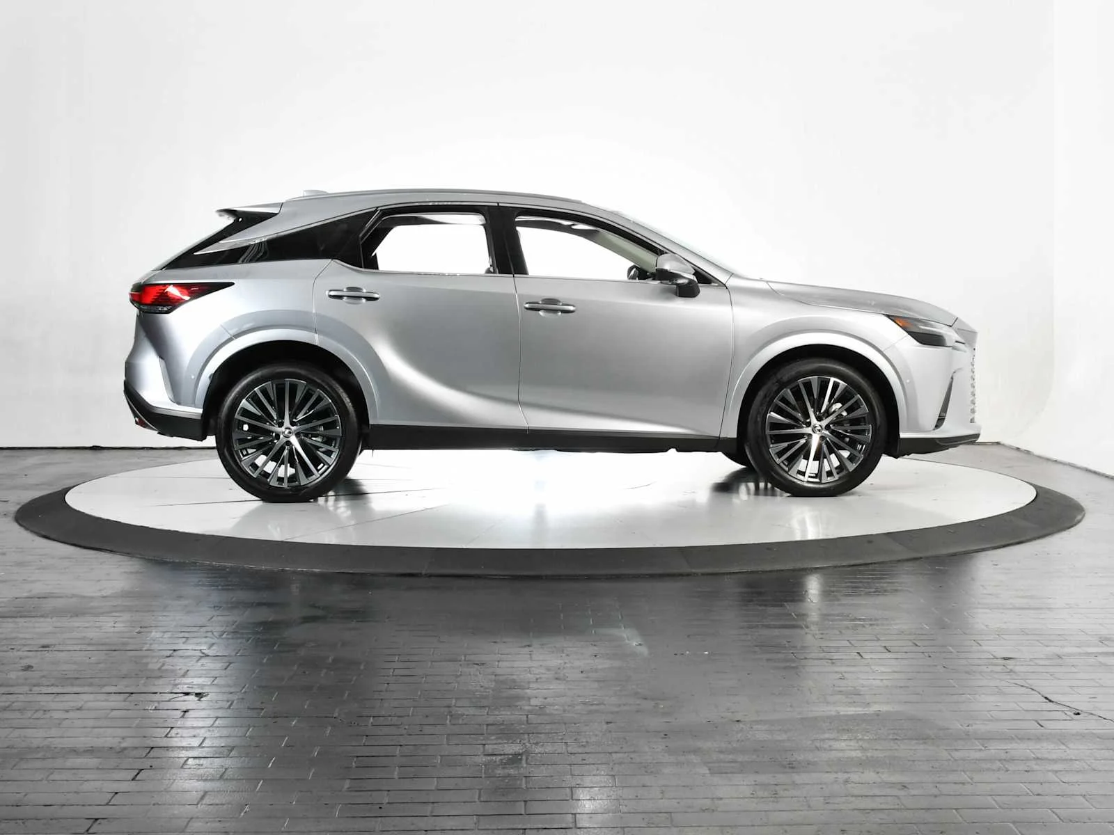 Used 2025 Iridium Lexus Premium Plus image 8