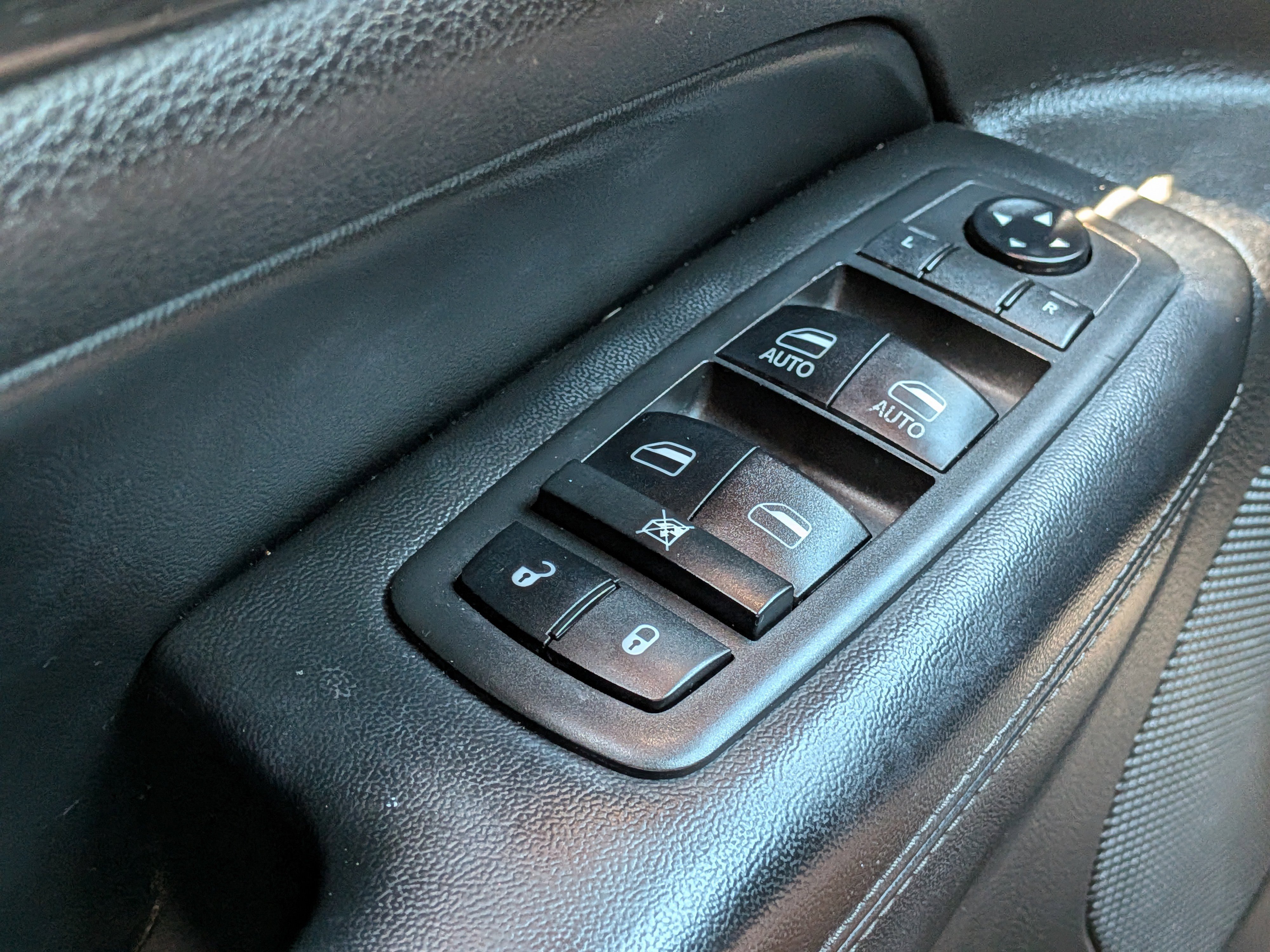 Used 2018 Bright White Clearcoat Jeep Altitude image 25