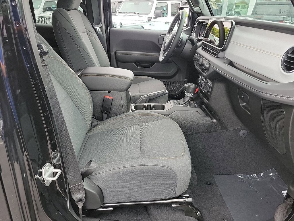 2025 Jeep Wrangler 4-Door Sahara - Photo 14