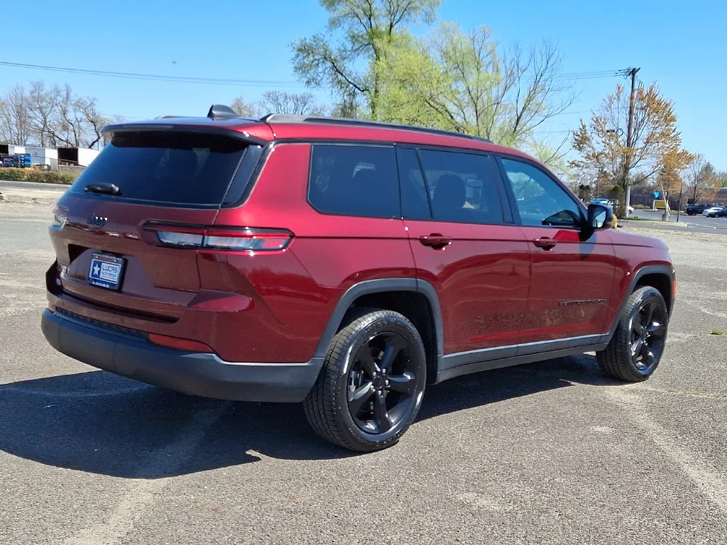 Used 2024 Red Jeep Altitude X 4x4 image 12
