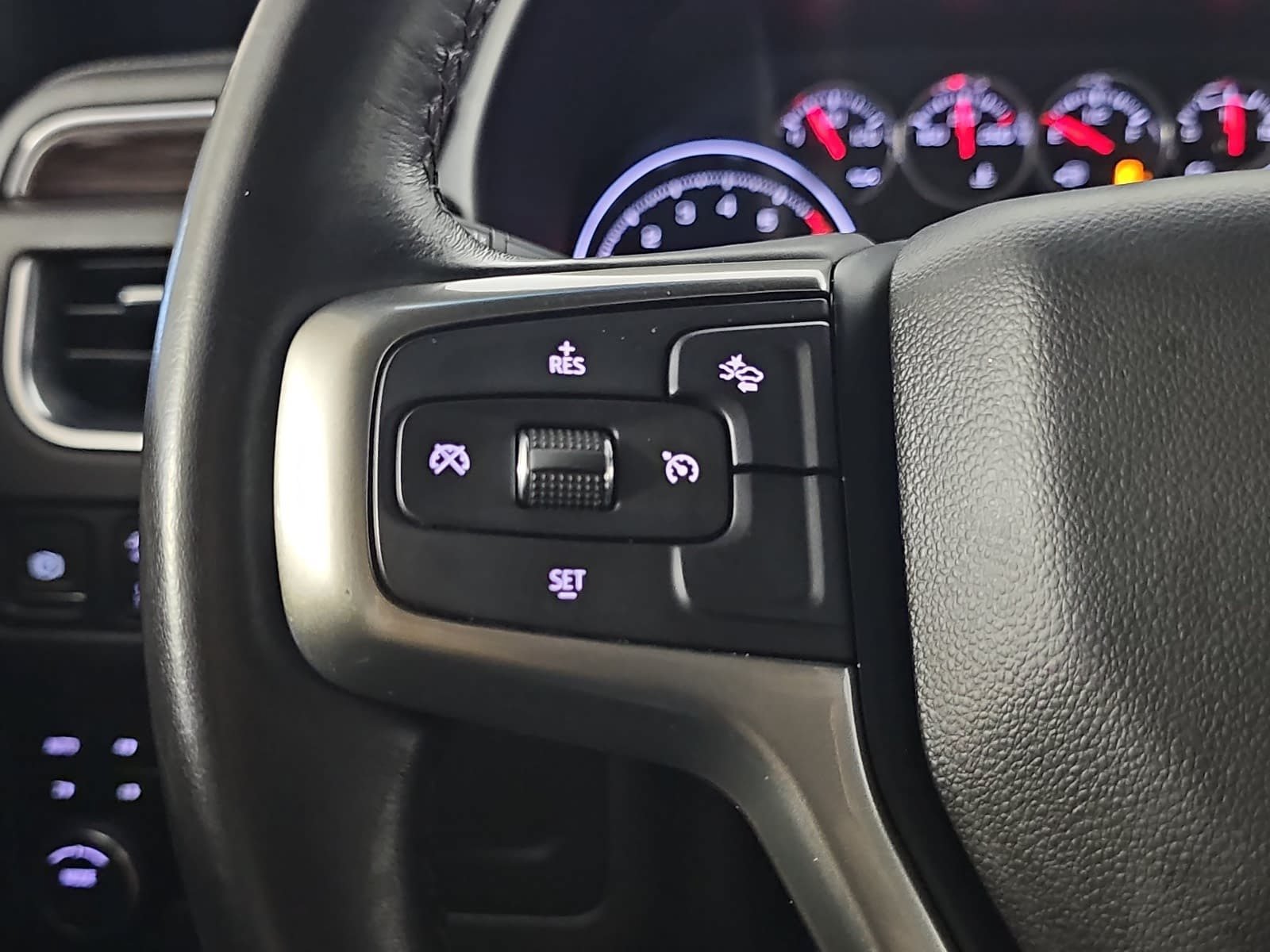 Used 2021 Black Chevrolet Z71 image 17
