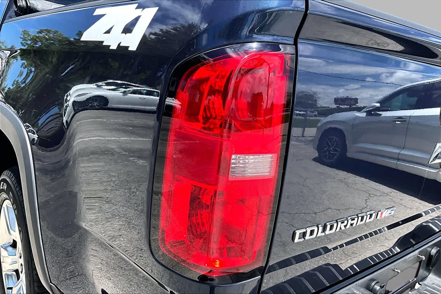 Used 2018 Centennial Blue Metallic Chevrolet 4WD Z71 image 28