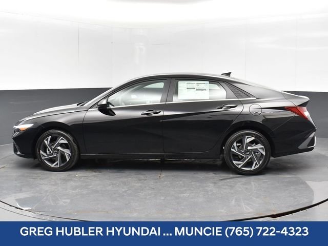 Used 2025 Black Hyundai SEL Convenience image 14