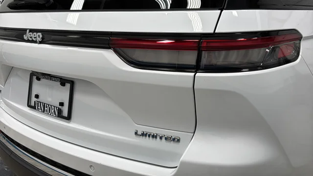 Used 2022 Bright White Clearcoat Jeep Limited image 41