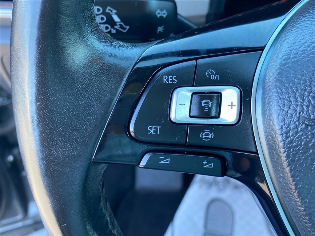 Used 2019 Platinum Gray Metallic Volkswagen 3.6L V6 SEL image 19