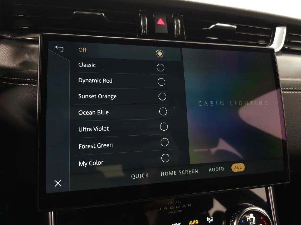 Used 2022  Jaguar R-Dynamic SE image 26