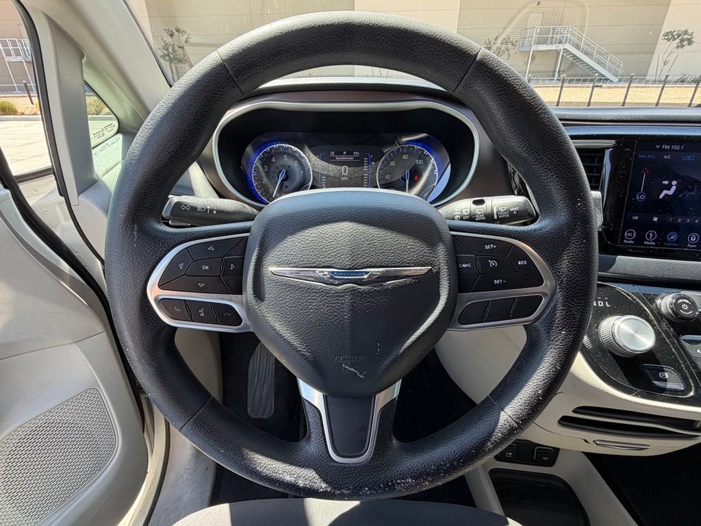Used 2019 White Chrysler Touring Plus image 14