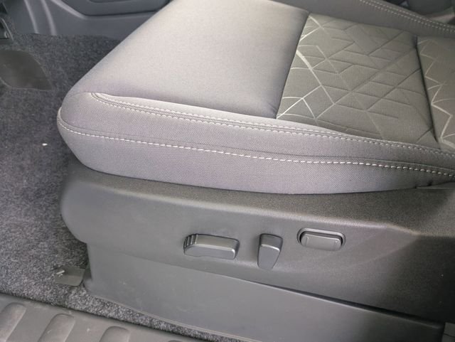 New 2026 Glacier White Nissan Crew Cab SV image 21