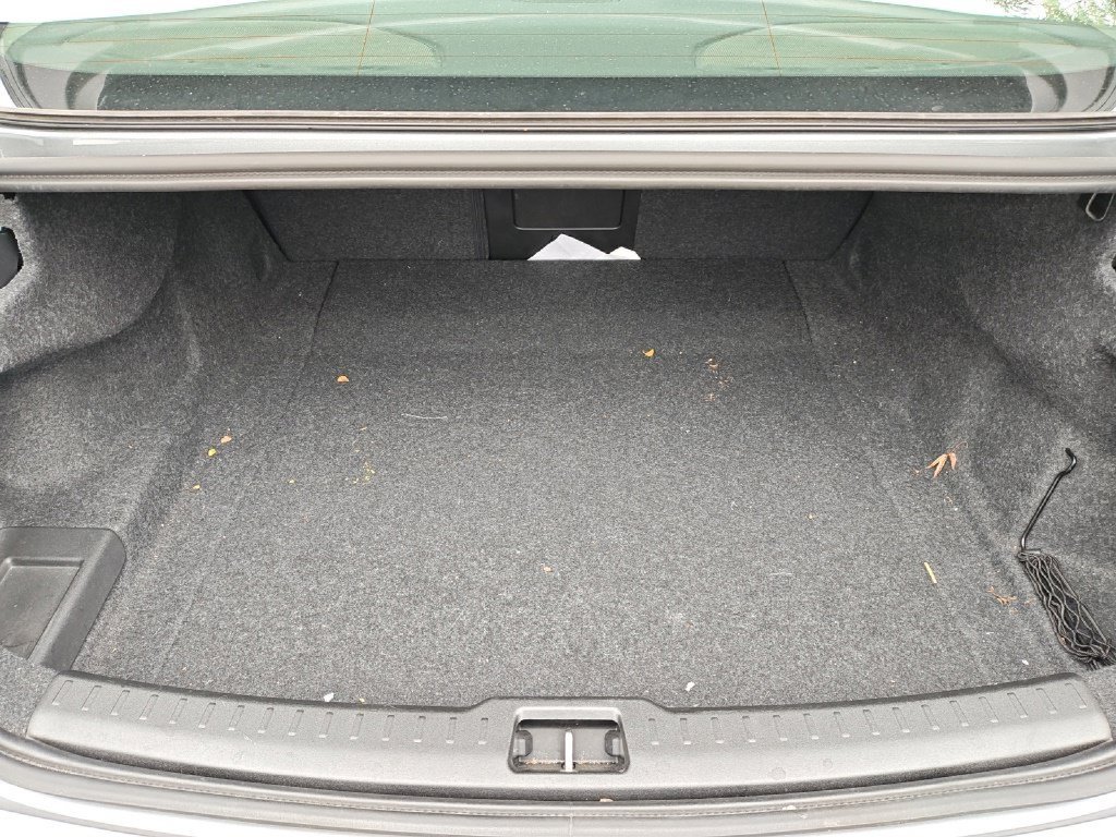 Used 2020 Gray Volvo T5 Momentum image 21