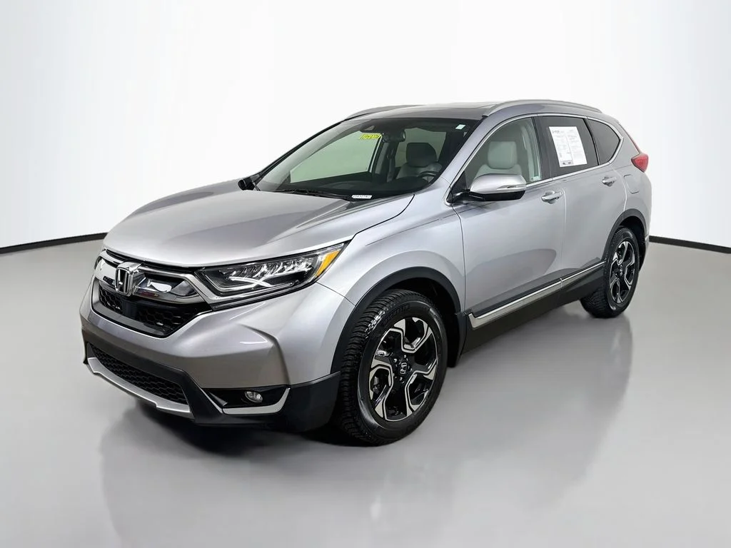 Used 2019 Lunar Silver Metallic Honda Touring image 3
