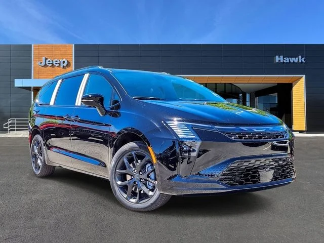 2027 Chrysler Pacifica Limited AWD's photo