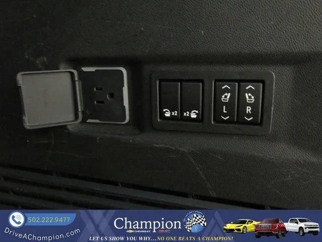 Used 2022 White Frost Tricoat GMC Denali image 17