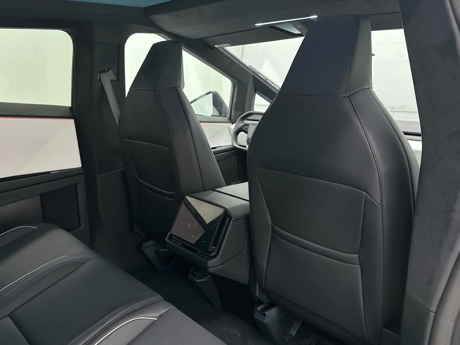 2024 Tesla Cybertruck Base - Photo 20