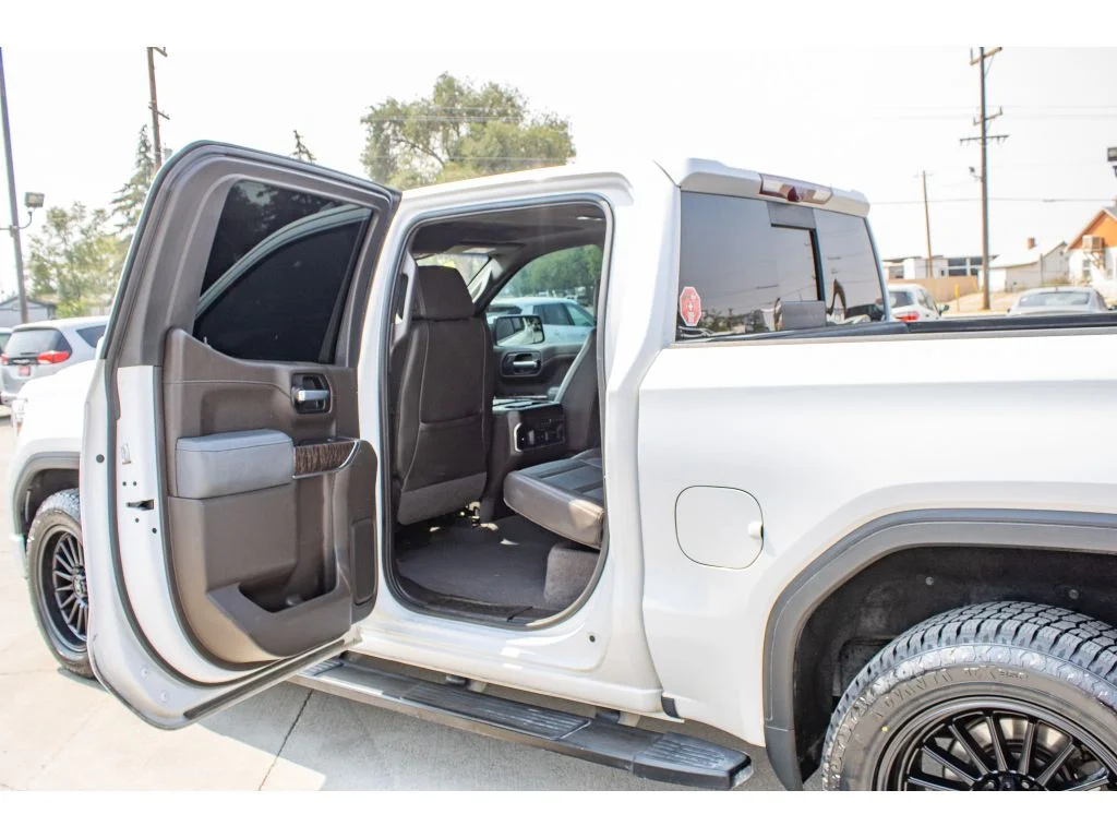 Used 2021 White Frost Tricoat GMC Denali image 16