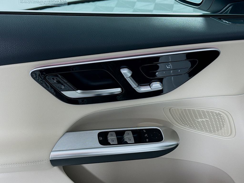 New 2026 Polar White Mercedes-Benz GLC 300 image 48