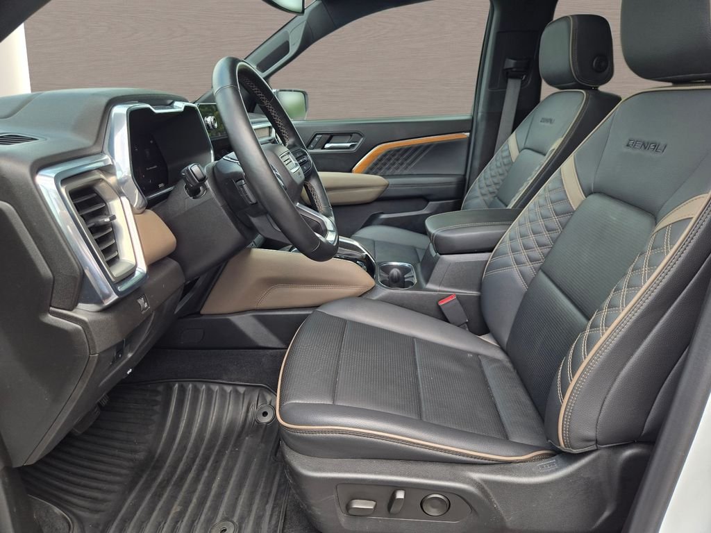 Used 2024 White GMC Denali image 23