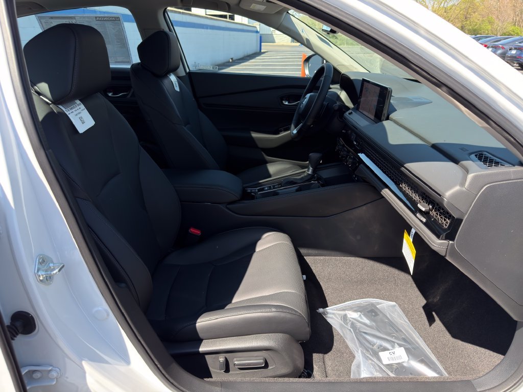 New 2026 Platinum White Pearl Honda Touring image 24