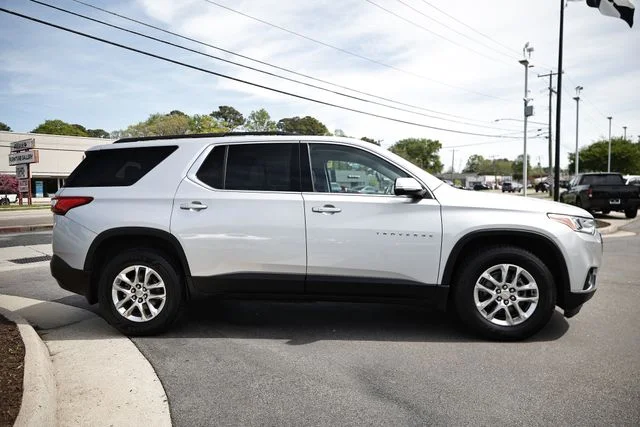 Used 2020 Silver Ice Metallic Chevrolet 3LT image 9