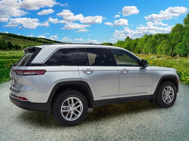 New 2026 Silver Zynith Exterior Paint Jeep Laredo image 6