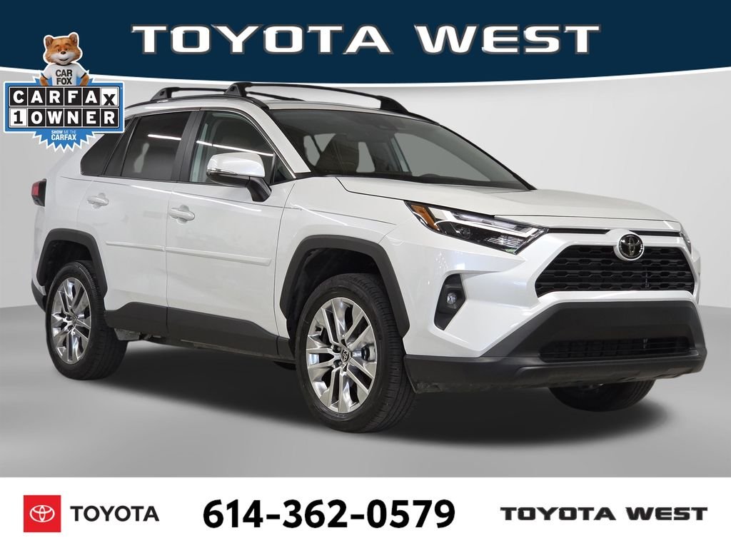 Used 2025 Beige Toyota XLE Premium image 4
