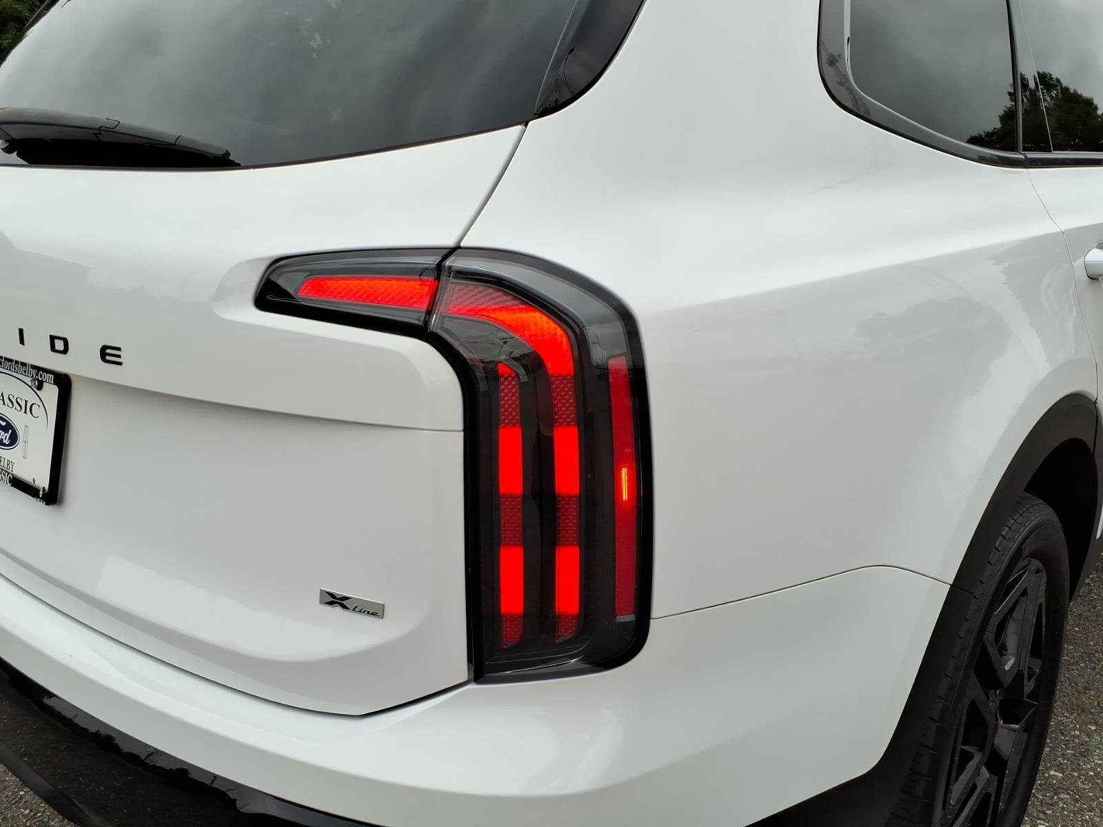 Used 2025 Glacial White Pearl Kia EX X-Line image 18