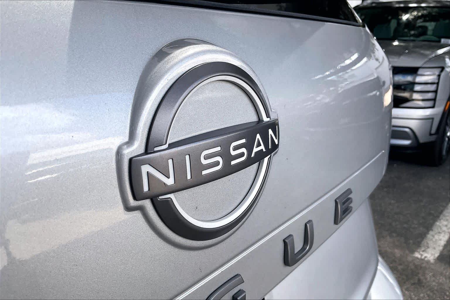 Used 2025 Brilliant Silver Metallic Nissan SV image 31