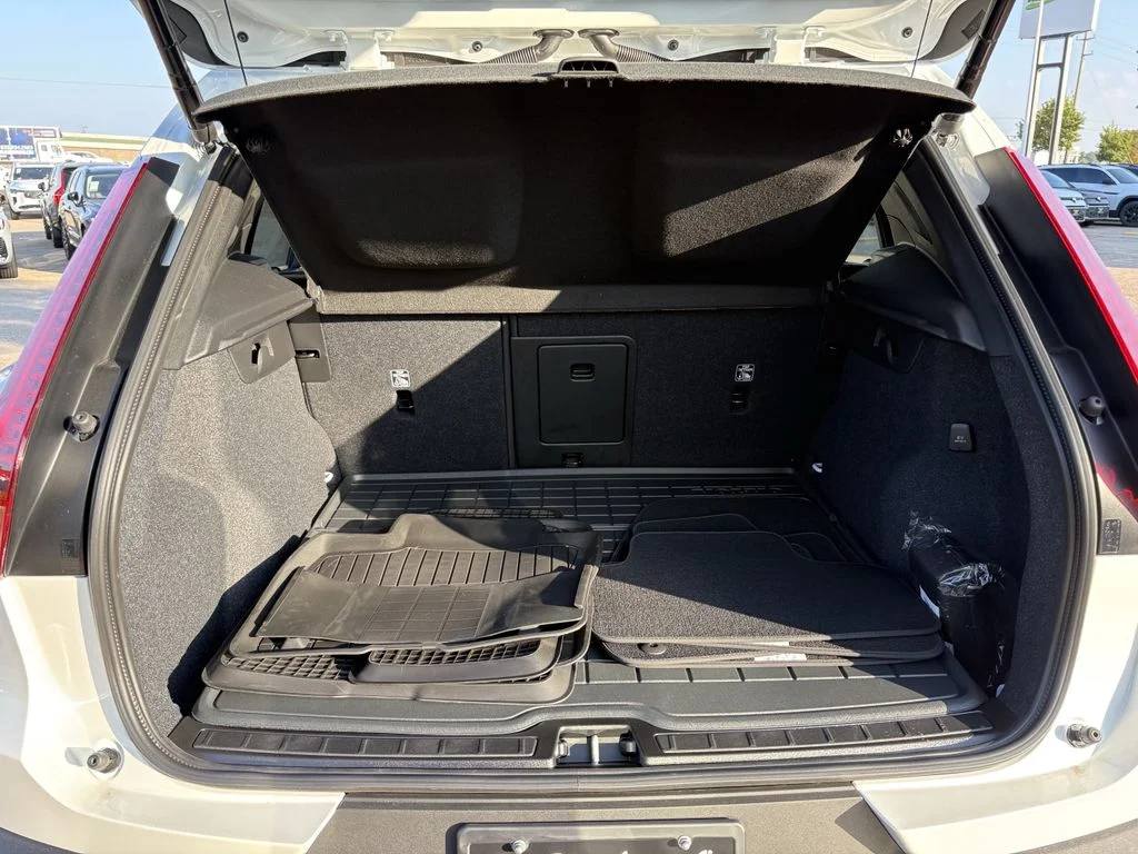 New 2026 Crystal White Volvo Plus image 27
