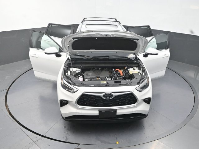 Used 2026 Beige Toyota XLE image 40