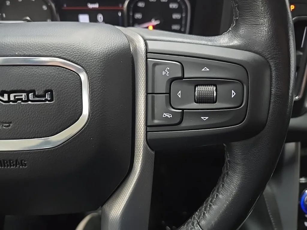 Used 2021 Black GMC Denali image 21