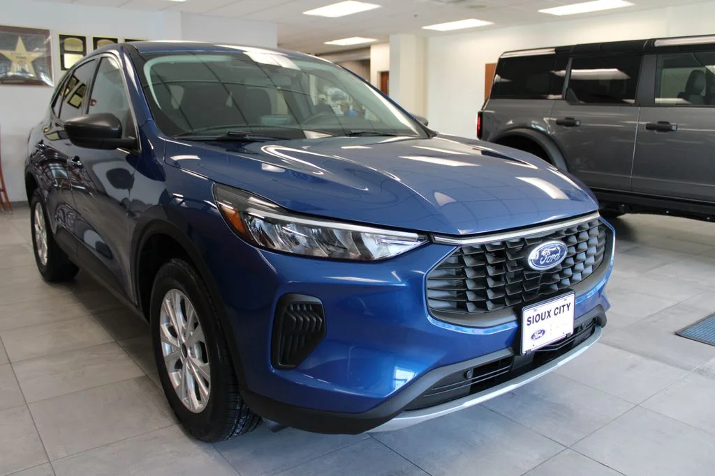 Certified Used 2023 Atlas Blue Metallic Ford Active image 3