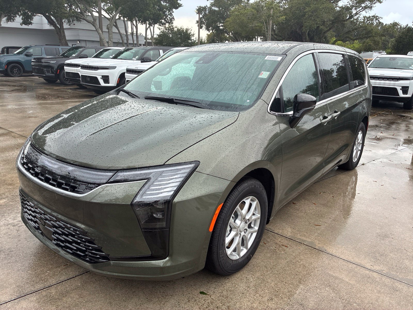 2027 Chrysler Pacifica Select