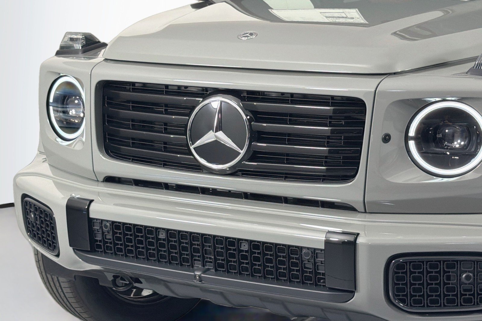 New 2027 MANUFAKTUR Arabian Grey Mercedes-Benz G 580e SUV image 12