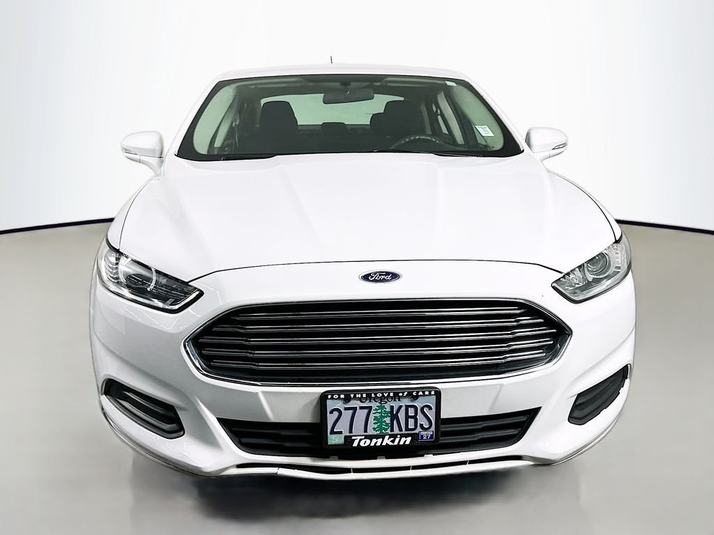 Used 2016 Oxford White Ford SE image 3