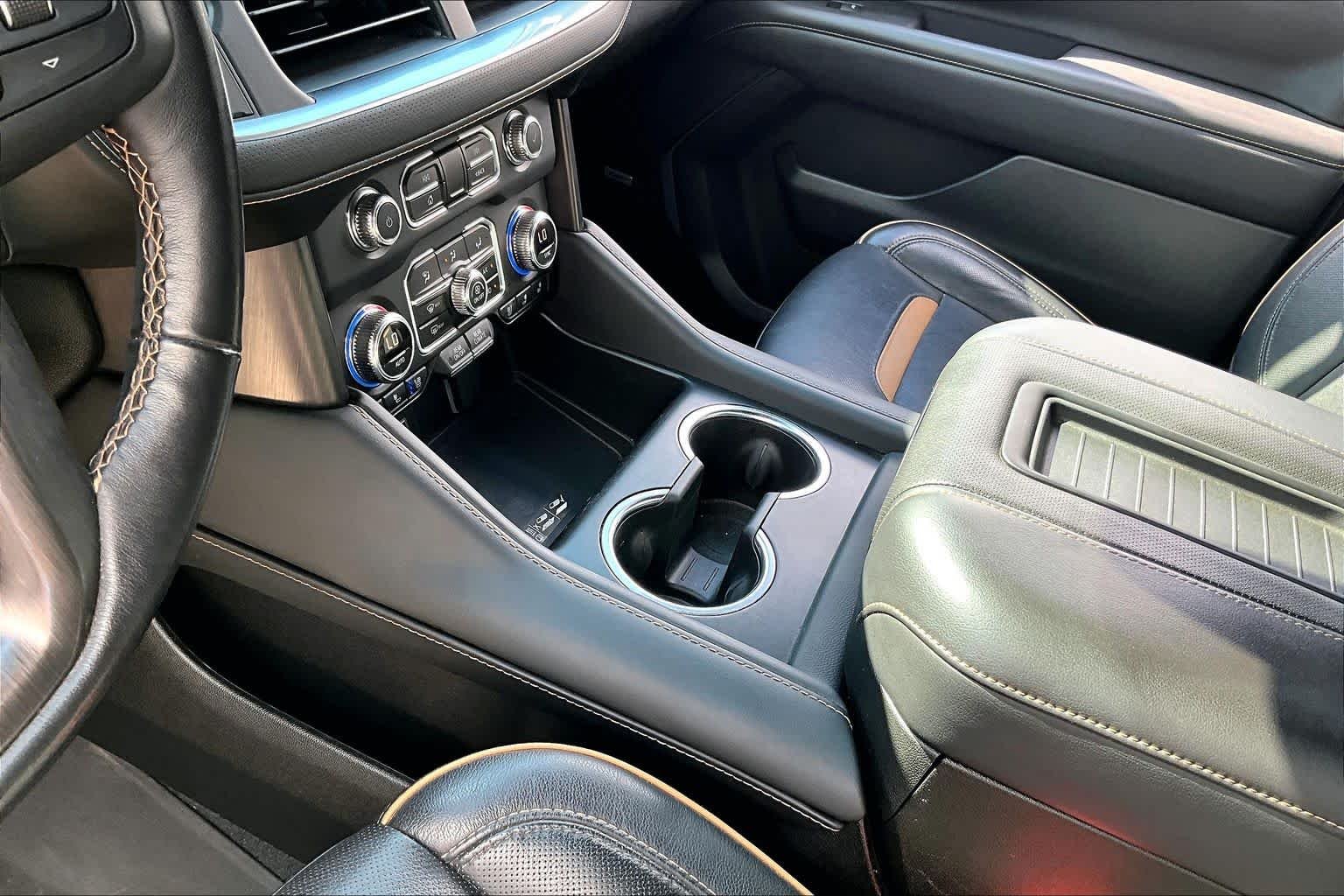 Used 2022 White Frost Tricoat GMC AT4 image 15