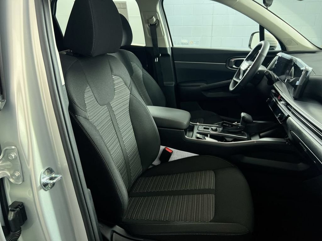 2026 Kia Sorento LX - Photo 31