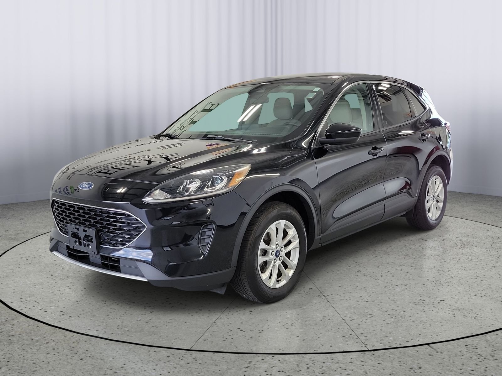 Used 2020  Ford SE image 4