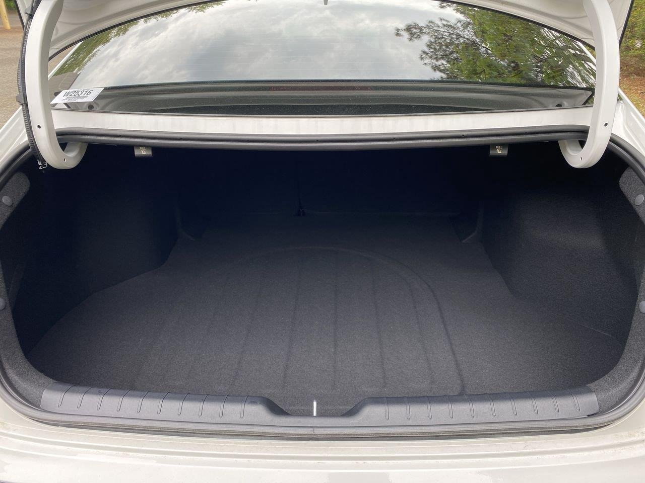 New 2026 Snow White Pearl Kia LXS image 26