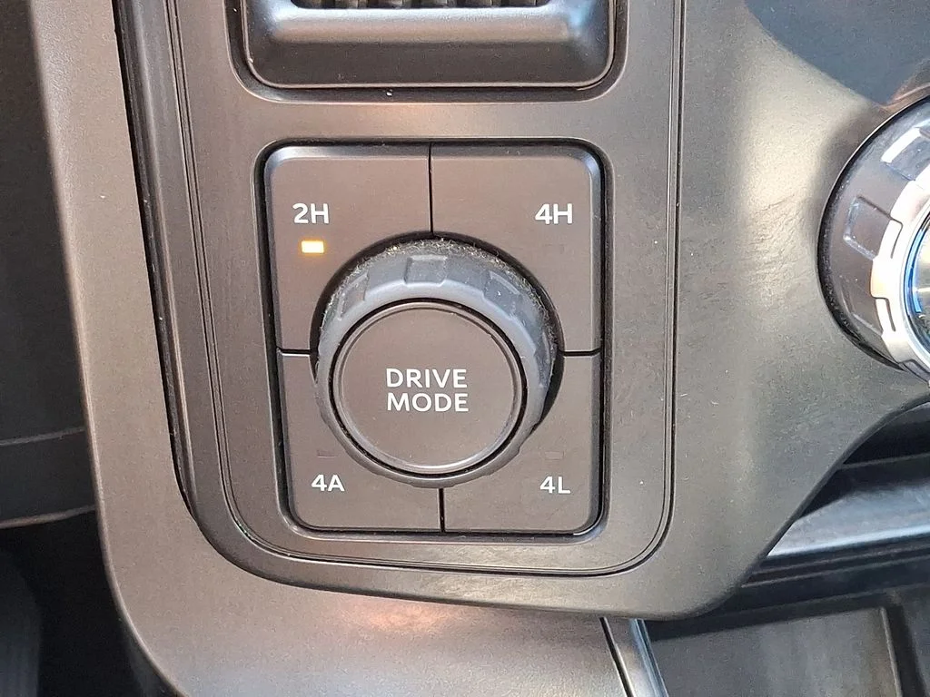 Used 2025 White Ford Lariat image 27
