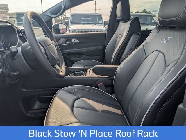 New 2027 Diamond Black Crystal Pearl-Coat Exterior Paint Chrysler Limited image 16
