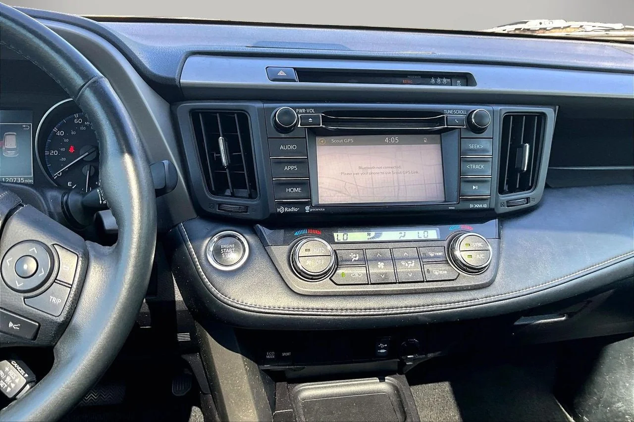 Used 2018 Gray Toyota XLE image 11