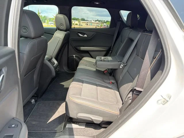 Used 2025 Iridescent Pearl Tricoat Chevrolet Premier image 29