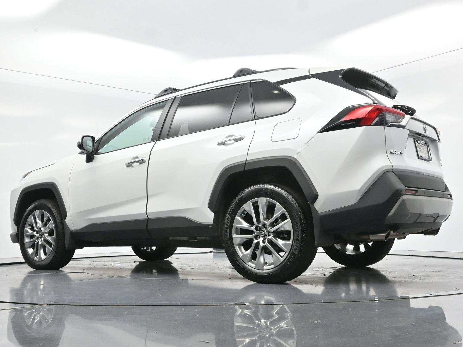 Used 2025 Wind Chill Pearl Toyota Limited image 49