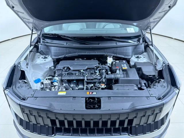 New 2027 IVORY SILVER Kia LX image 12